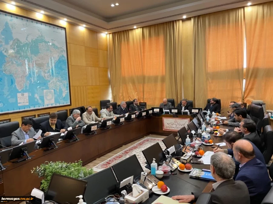 جلسه با اعضای کمیسیون تلفیق مجلس شورای اسلامی با حضور؛
دکتر زلفی گل، مقام عالی وزارت علوم و دکتر خسرویان، رئیس دانشگاه فنی‌ و حرفه‌ای کشور
 2