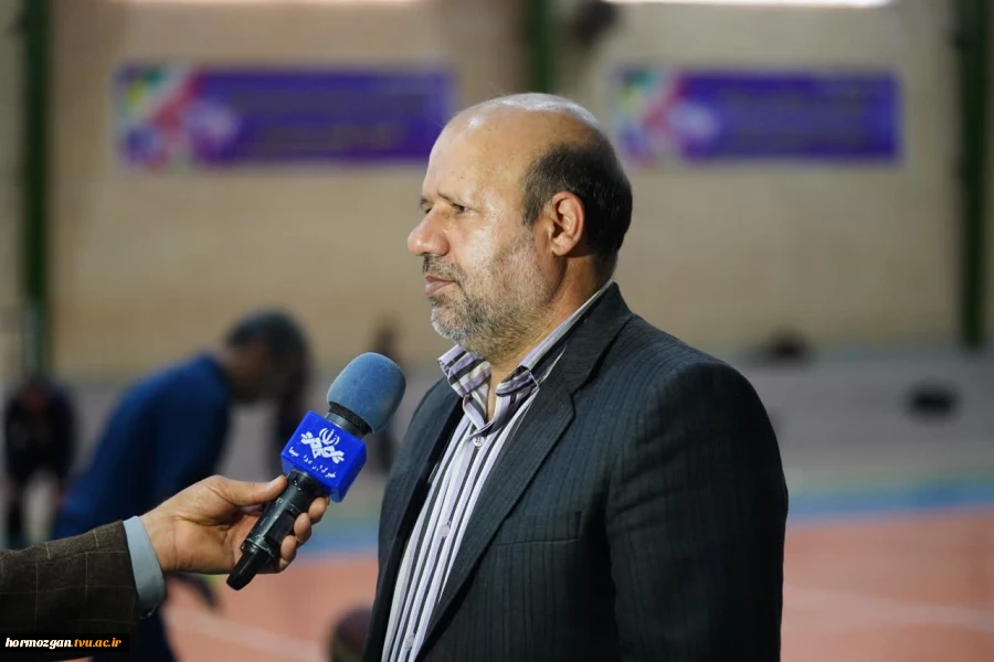 معاون فرهنگی و دانشجویی دانشگاه فنی و حرفه‌ای خبر داد:
برگزاری اولین المپیاد ورزشی بسیج اساتید دانشگاه فنی و حرفه‌ای در کاشان به مناسبت هفته بسیج
 2