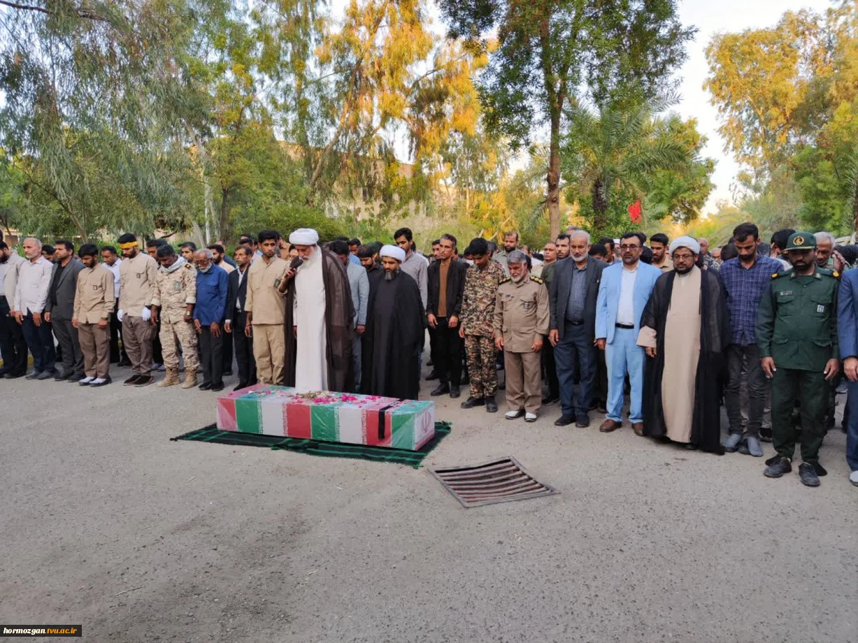 پیکر مطهر شهید گمنام در دانشکده فنی و حرفه ای میناب تشییع و تدفین گردید