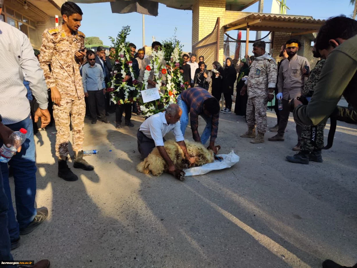 پیکر مطهر شهید گمنام در دانشکده فنی و حرفه ای میناب تشییع و تدفین گردید
