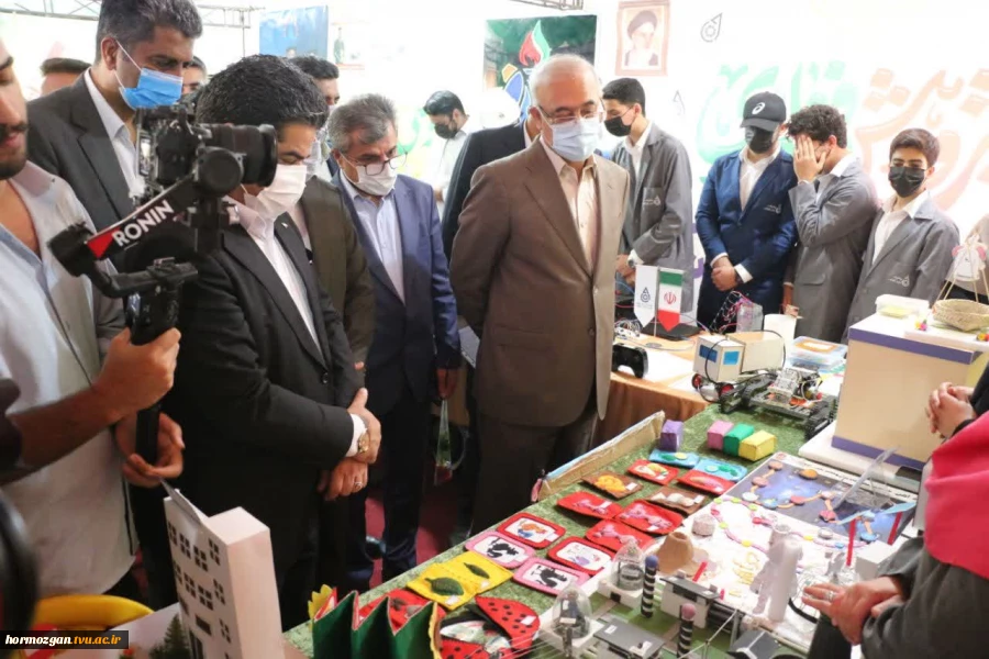 برگزاری نمایشگاه هفته پژوهش در استان هرمزگان با حضور استاندار 4
