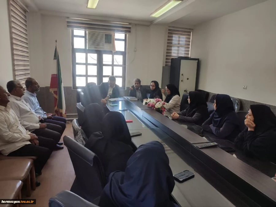 گزارش تصویری دیدار صمیمانه مهندس بهزاد ولی زاده مدیر کل محترم  امور اداری دانشگاه ملی مهارت با کارکنان دانشگاه ملی مهارت استان هرمزگان 4
