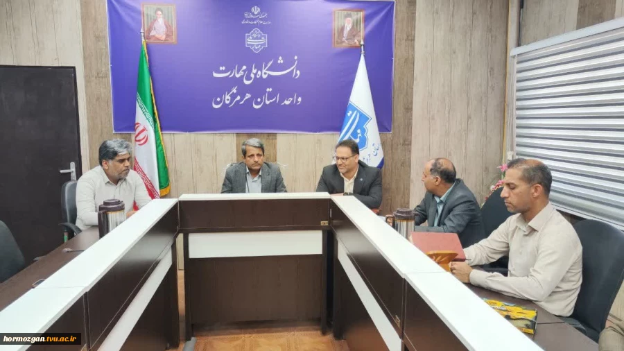 گزارش تصویری دیدار صمیمانه مهندس بهزاد ولی زاده مدیر کل محترم  امور اداری دانشگاه ملی مهارت با کارکنان دانشگاه ملی مهارت استان هرمزگان 5