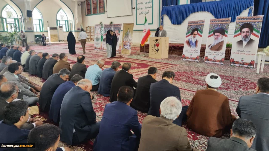 حضور معاونین و کارکنان دانشگاه ملی مهارت استان هرمزگان در مراسم مهمانی لاله ها و عطرافشانی گلزار ملکوتی شهدا،به مناسبت فرارسیدن هفته دولت و به منظور ارج نهادن به مقام والای شهیدان گرانقدر
 2